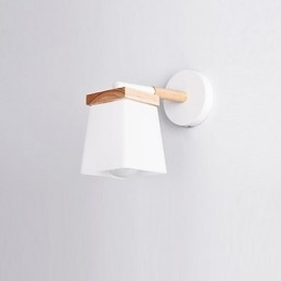 Designer Touch Decorative Squere Glassshade Wall Lamp For Bedroom Modern Feature Ambient Light Wall Sconces Wall Light